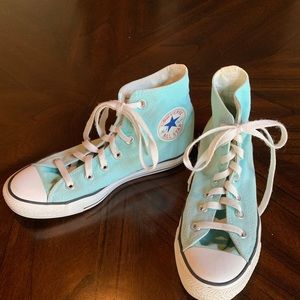 Converse high top tennie shoes